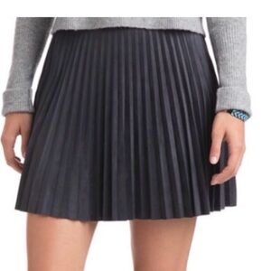 Vineyard Vines Gray Faux Suede Pleated Mini Skirt Women’s 14